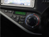◆オートエアコン装備◆ お好みの温度を設定をするだけで、後は、自動で風量を調節してくれます!快適にドライブが楽しめます。