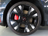 18インチJCWマスタリースポークブラックが採用されております。