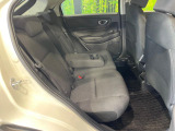 後部座席も気になるようなキズ・汚れやへたり等、大きなダメージはなく、良好な状態です。