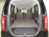 リアシートを倒せば広々としたラゲッジスぺースが出現!シートもワンアクションで簡単に倒すことが出来ます。