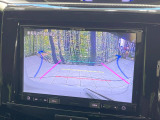 【バックカメラ】駐車時に後方がリアルタイム映像で確認できます。大型商業施設や立体駐車場での駐車時や、夜間のバック時に大活躍!運転スキルに関わらず、今や必須となった装備のひとつです!