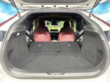 後席を格納すると、これだけの広さが!シーンに合わせたシートアレンジで、大きな荷物も積むことが出来ます♪