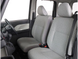 長時間の運転も疲れにくいフロントシート!体をしっかり支えてくれて運転がしやすい形状です!
