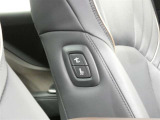 助手席もパワーシート付です。運転席からは、助手席肩口パワーシートスイッチで助手席シートの操作が手軽にできます。