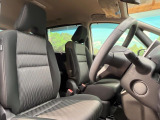 運転席シート廻りは使用感も少なく、良好な状態となっています。前オーナー様が丁寧に使っていたことがよくわかりますね。