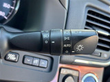 【オートライト(AUTO)】外の明るさをシステムが感知して、自動でヘッドライトが点灯します。ヘッドライトをつけ忘れを防ぐ便利機能です。