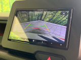 【バックカメラ】駐車時に後方がリアルタイム映像で確認できます。大型商業施設や立体駐車場での駐車時や、夜間のバック時に大活躍!運転スキルに関わらず、今や必須となった装備のひとつです!
