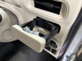 【運転席側ドリンクホルダー】