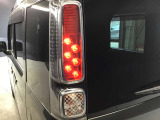 ブレーキランプはLED仕様となっております。後続車への視認性にも優れています。