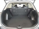 5人乗車時でも十分なスペースのトランクルームです。