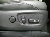 パワーシート搭載。微妙な調整が手軽にでき、最適なポジションで運転することが可能です。