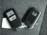 ◆スマートキー◆カギをバッグやポケットに入れたままでもドアロックの開閉ができる『スマートキー』付き!雨天や暗くなってもカギを取り出す必要がなくドアの開錠&エンジンも始動できます