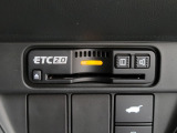 ETC2.0の車載機搭載です!!ETCカードを挿入すれば料金所はノンストップで通過できます。ETC限定の割引や、高速道路の情報提供サービスを利用できます♪