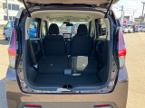 セカンドシートを折りたたむと長い荷物も収納できます。