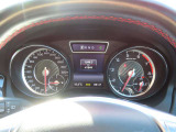 スポーティで見やすいメーターパネル!スピードメーターは320km/hフルスケール!走行距離は41,844kmです!