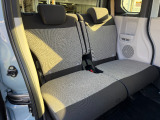 後部座席は足元が広々としていますので、ドライブ中も快適にお過ごしいただけます☆