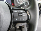 ハンドル右側にはクルーズコントロールのスイッチが装備され運転中の操作も安心して行えます!