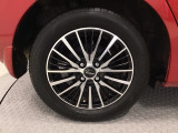 アルミホイールです。足元が引き立つので、車全体のイメージがアップしますよ!