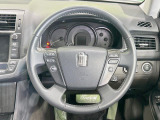【純正革巻きステアリング】上質な革を使用することで、手にしっかり馴染みとても運転しやすいハンドルです♪