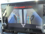 ☆両サイドビューです!左右両サイドに設置されたカメラからの映像を表示し、車両側方の安全確認や狭い小路での接触回避などの操作を補助するモードです。