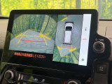 【パノラミックビューモニター】専用のカメラにより、上から見下ろしたような視点で360度クルマの周囲を確認することができます☆死角部分も確認しやすく、狭い場所での切り返しや駐車もスムーズに行えます。