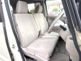 運転席シート廻りは使用感も少なく、良好な状態となっています。前オーナー様が丁寧に使っていたことがよくわかりますね。