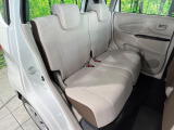 後部座席も気になるようなキズ・汚れやへたり等、大きなダメージはなく、良好な状態です。