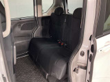 広々とした後部座席です♪気になるキズや汚れなどなく良好な状態です。