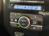 オートエアコン付きなので一度、気温を設定すれば自動的に過ごし易い温度に調整してくれますよ。 車内をいつでも快適空間にしてくれます。