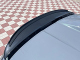 【リヤスポイラー】スポーツカーらしさがグッと引き立つリヤスポイラーを装着♪高速走行時のスタビリティ(走行安定性)向上に役立ちます。