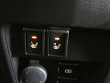 運転席と助手席には寒い時にうれしいシートヒーターが装備されてます。