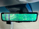 【デジタルインナーミラー】後席の大きな荷物や同乗者で後方が確認しづらい時でも安心!カメラが撮影した車両後方の映像をルームミラー内に表示。クリアな視界で状況の確認が可能です!