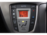 フルオートエアコン装備。温度を設定するだけで車内はいつも快適。