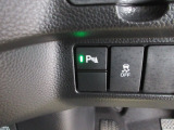 パーキングセンサーや横滑りを防ぐVSA等のスイッチ類は運転席の右側、手の届きやすい位置にあります。
