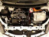 【エンジンルーム】・・・内外装だけでなくこちらもクリーニング済み。 納車までにもう1度しっかり点検いたしますので、安心してお乗りいただけると思います。