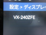 ディスプレイオーディオの型式はVX-240ZFEです。