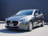 世界統一名称の『MAZDA2』となったコンパクト。「Be a Driver」のスローガンのもと、最適なドライビングポジションを提供できる室内空間と思い通りの走行性能を持った、クラスを超えたお車です!