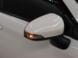 サイドターンランプ付きドアミラー。車両のドレスアップと右左折時の被視認性を兼ね備えたお洒落なミラーです。