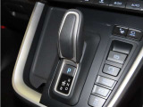 軽い力でシフトチェンジができる「エレクトロシフトマチック」を装備しております。