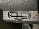 ハンドルの左下にETCがついています。高速道路の料金所の通過も楽々です。 カードの取り出しもしやすい場所についています。