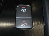 電動パーキングブレーキ装備!また、オートブレーキホールド機能もありますので、停車時ブレーキペダルから足を離してもブレーキ力を保持しているので動き出しません。(アクセルペダルを踏むと解除され発進します)