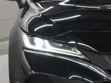 「アダプティブハイビームシステム(AHS)」が装備。LEDの配光範囲を細やかに制御し、先行車や対向車に光が当たる部分だけを自動的に遮光するので、ハイビームでの走行頻度がより向上します。