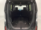 リアシートを倒すと、ラゲッジスペースを広くお使いいただけます!