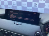【マツダコネクト】  オーディオ操作、車両装備、ナビ案内など、統合的にモニターできる見やすいサイズのディスプレイです。