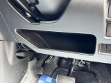【小物入れ】運転席下部に小物入れを配置しております!