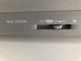 【リアクーラー】後部座席の方にも天井から送風で室内の空気を循環させてくれます。長距離のドライブも快適にお楽しみ頂けますね♪