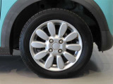 純正のアルミホイール装着車です。タイヤサイズは155/65R14です。