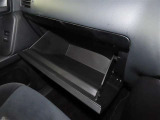 グローブボックス。