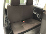 【後部座席】も当然、綺麗・清潔に仕上げております。内装の綺麗なお車は気持ちが良いですし、コンディションのいい車が多いです。これもオススメの1台です。
