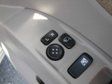 ドアミラーの鏡面の調節、格納は運転席からすべて操作できます!